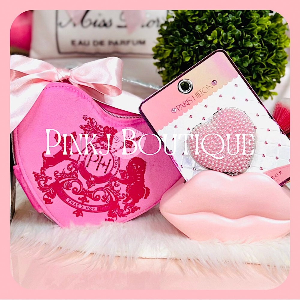 💗👠{Paris Hilton} Beautiful Pink Heart Shape Train Case+Compact Mirror Set!